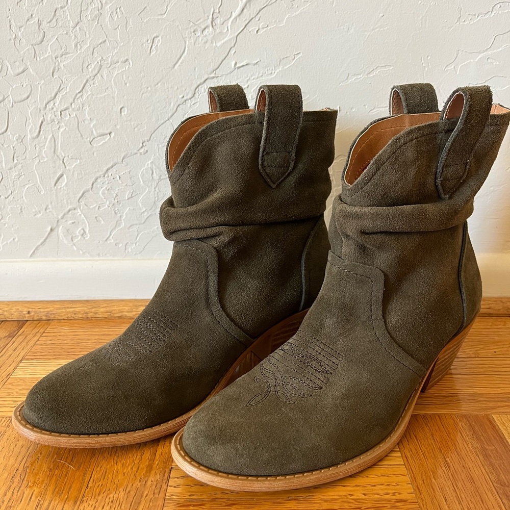 Dingo Women’s Olive Green Suede Cowboy Western Heeled Ankle Boots Size 6.5M
